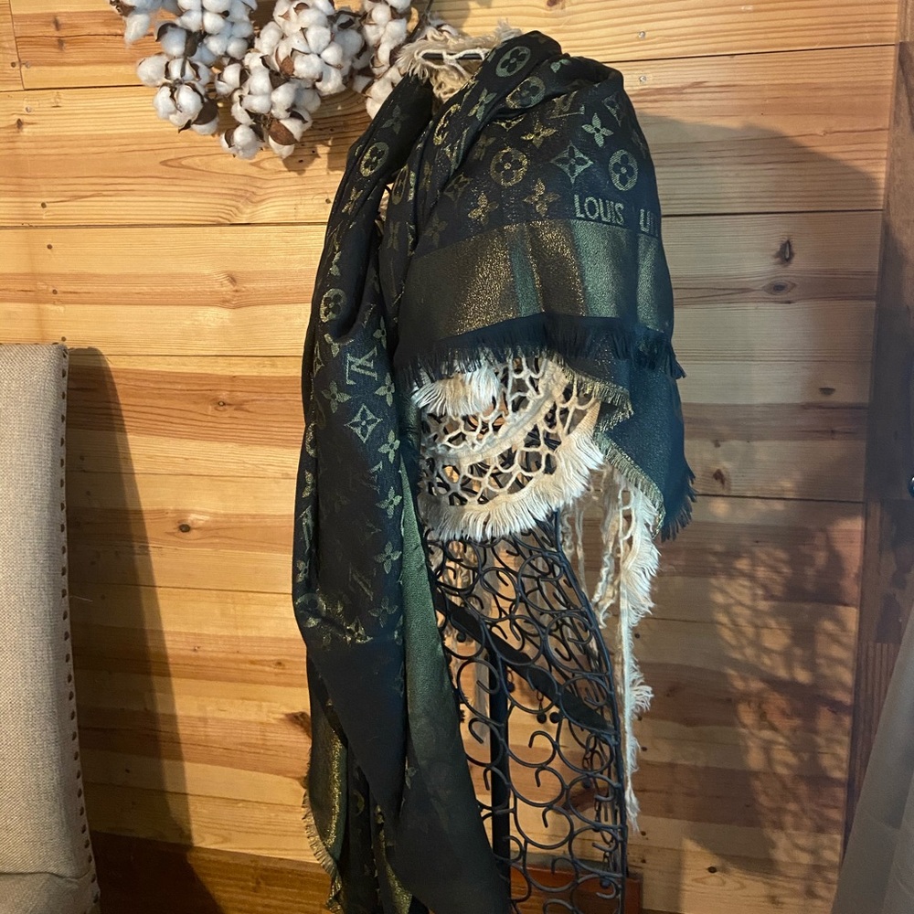 Louis Vuitton scarf